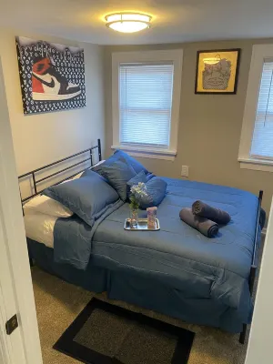 Stay near family or close to downtown, this loft in Beverly has it all! Hotel in zona Chicago State University