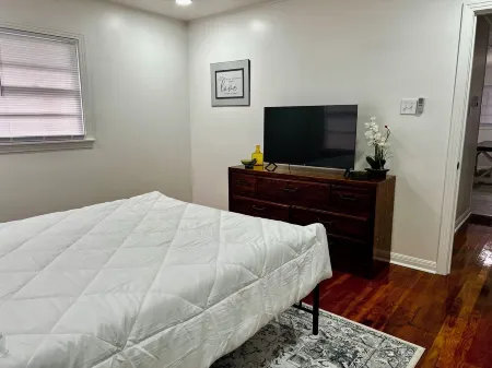 Charming Downtown Getaway Отели рядом с достопримечательностью «Crying Eagle Brewing Company»