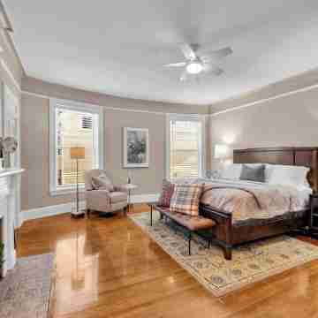 Warm and Spacious 2 Bedroom near Eden Park Rooms