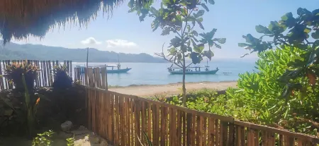 The Village Inn Rua Beach Отели в г. West Sumba Regency