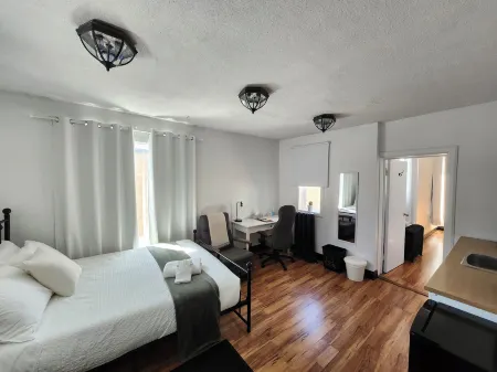 Stone House Kenora Отели в г. Кенора