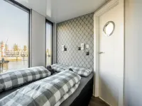 Beautiful Houseboat with Shared Pool Hotels in Volendam