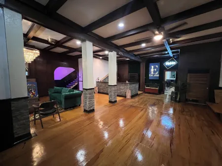 The Fallon Hotel Отели в г. Ниппенос Тауншип