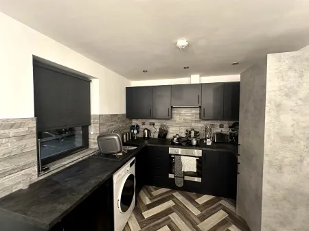 Adam Court Studios and Apartments