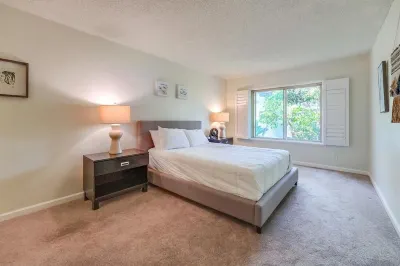 The Beachbird - Near Seaworld, The Beach and Downtown! AC in rooms! Hotel a Misson Bay / Loma Heights