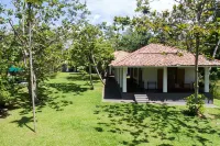 Family House with Large Garden in A Peaceful Setting Hotel in zona Horadugoda Sri Sumedharamaya