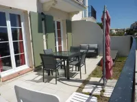 Very close to the medieval city of Aigues-Mortes, marina, with swimming pool Hotels in Aigues-Mortes