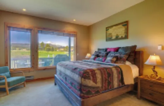 Amazing Mountain Views, Walk to Ski Shuttle! in the Heart of Big Sky Golf