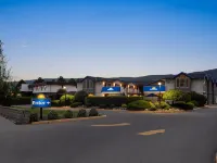 Days Inn by Wyndham Kelowna Hotels near Black Mountain