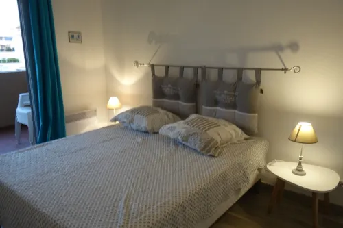 Quai honor sea view T2 4 pers redone nine port bormes swimming pool parking