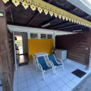 3 min from the beach! Lovely single-storey Ixora rental with terrace and balcony