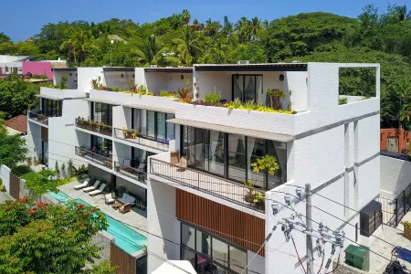 Luxury Penthouse Condo steps to the beach and town