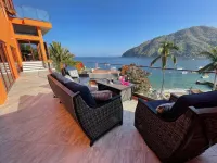 Penthouse in Yelapa, Brand New and Luxurious Casa, Sleeps 8 very comfortably