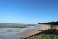 Maison 8 Personnes à 100 m de la Plage de la Clère Hotels in Noirmoutier En L'Ile