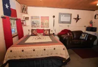 12th St. Cowboy Corner Bandera, TX Hotels in Bandera