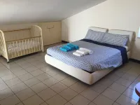 Modern penthouse with a large terrace with sea view located 150 meters from the beach Hoteles en 