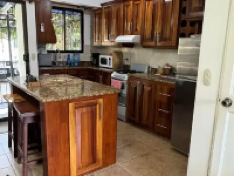 Cute 2bdrm Condo - Across from the beach Hoteles en Sardinal