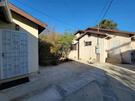 Beverlywood 2 bedroom guesthouse. 5 minutes to Rodeo Drive!