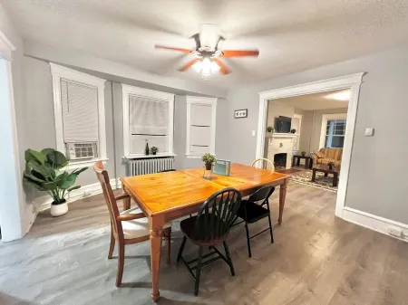 Unwind at Ventnor Beach: Spacious Summer Retreat with Private Parking, Sleeps 9!