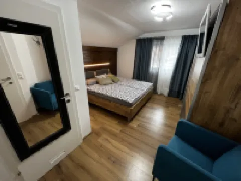 Hut with a view of the Dachstein and direct access to the ski and cross-country slopes.