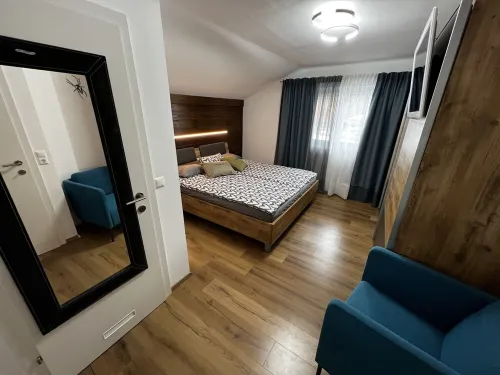 Hut with a view of the Dachstein and direct access to the ski and cross-country slopes.