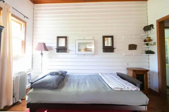 Zen Mountain Cabin: Forest-Bathing & Private Waterfall in Wine Country