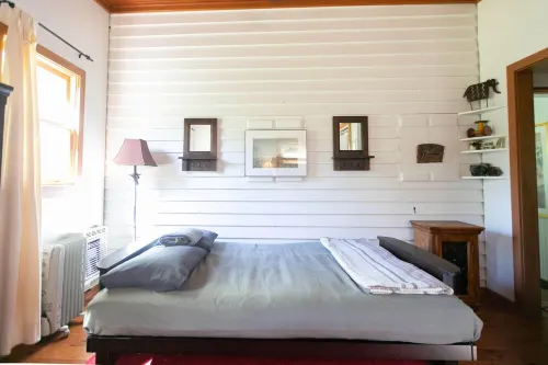 Zen Mountain Escape: Rivers, Nature, Wineries & Solitude