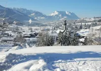 Free parking Just a 5-minute walk to the village center, the cross-country ski trail and the ski bus 라이트임윙클 호텔