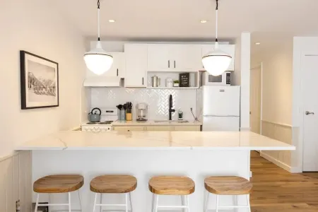 Gorgeous & Cozy Mountain View with Wood Stove! Ski / Hiking / Wi-Fi / Pool Отели рядом с достопримечательностью «Hunter Mountain NY Snow Tubing»