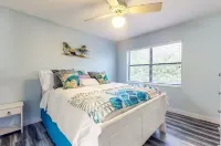 LAKE FRONT PROPERTY  WITH BEACH, DOCK AND GAME ROOM, 30 MIN TO GAINSVILLE