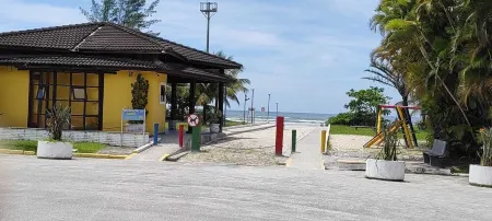 House 04 suites near the sea Отели рядом с достопримечательностью «Foz do Rio Guaratuba»