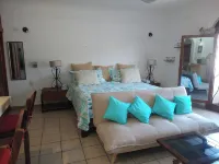 Steps From Main Beaches & Ocean View From Pool