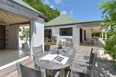 Luxury villa with magnificent sea view