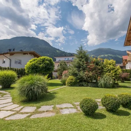 Landhaus Linden Apartment Johanna, apartment in a prime location in Uderns