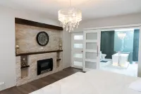 15 min from airport! Luxurious Gated Estate with Mountain Views from the Valley. Hotels in Tumbaco