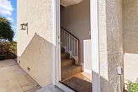 5 MIN TO LAX, Private entrance studio apartment. Pet friendly apartment