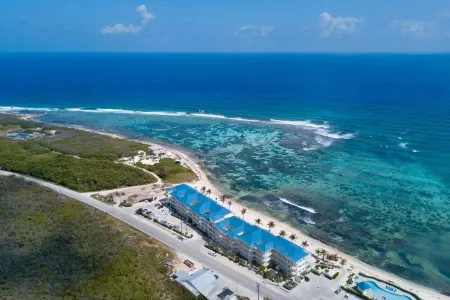 Right on the Beach! Ground Floor 2BD/2BA Condo at Castaways Cove in the East End