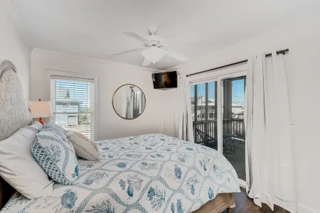 NEW RENTAL - Sound & Ocean View Duplex - 2 Blocks from Beach!