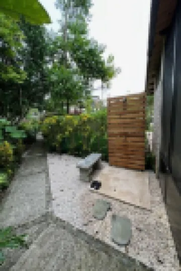 Beautiful 2bd 2 ba villa w/lush yard, gated community 15 min from Manuel Antonio Hotels in 