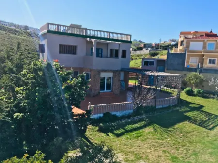 Directly on the sea, beautiful nature, unique view of Gibraltar Отели в г. Провенс де Фа-Анжра