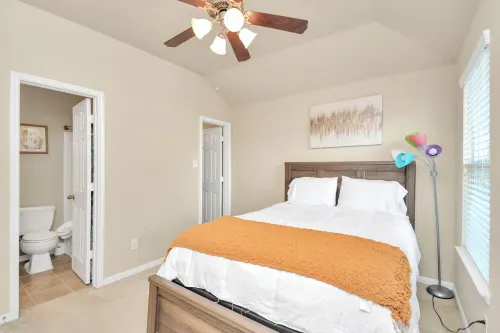 Katy Home Away 3BR 3.5BT Ensuite Near I-10 KatyMills Typhoon TX