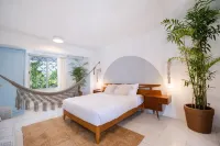 Private Oceanfront Villa / Fully Staffed / daily cleaning and concierge.