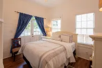 Heart of Downtown Key West Cottage With Off-Street Parking