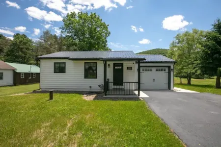 NEW - close to Pine Creek & ATV trails! Fire pit! Fishing! Great outdoor space!