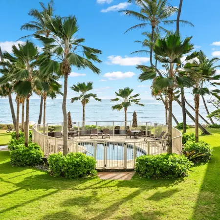 3 Bedroom Ocean Front Condo with Pool & Elevator!