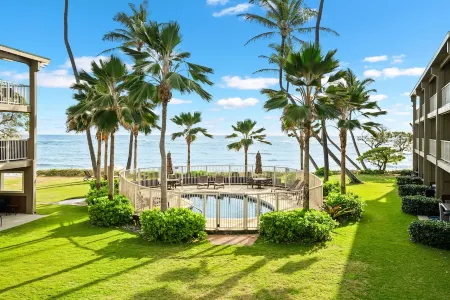 3 Bedroom Ocean Front Condo with Pool & Elevator! Отели в г. Капаа