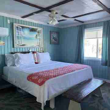 Beachfront large 2/2 on Spanish Wells' northside beach. Sun deck by the water. Rooms