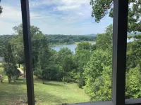 Effie's -  An inviting home with lovely views of Table Rock Lake Hotéis em Shell Knob