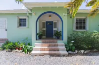 Beachfront Home with Screened-In Porch - Near Downtown - Auto On Generator Hotels in Northwest