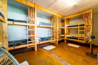Shoestrings Backpackers Lodge Vic Falls